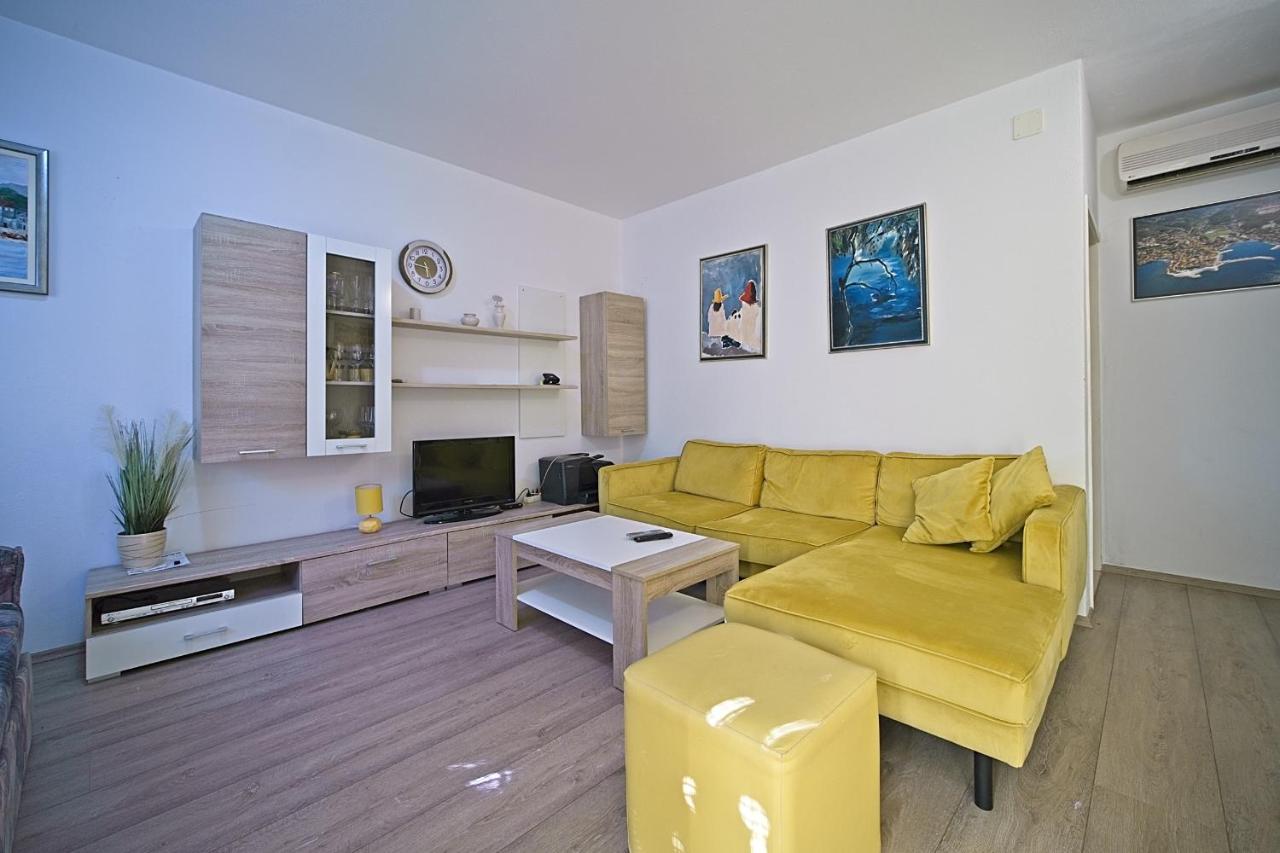 Apartment Renata Postira Esterno foto