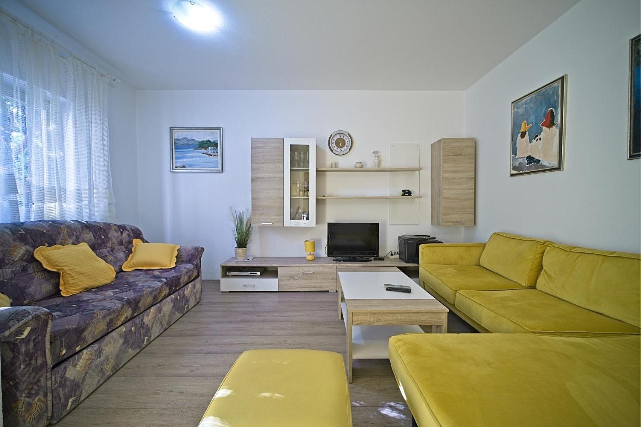 Apartment Renata Postira Esterno foto